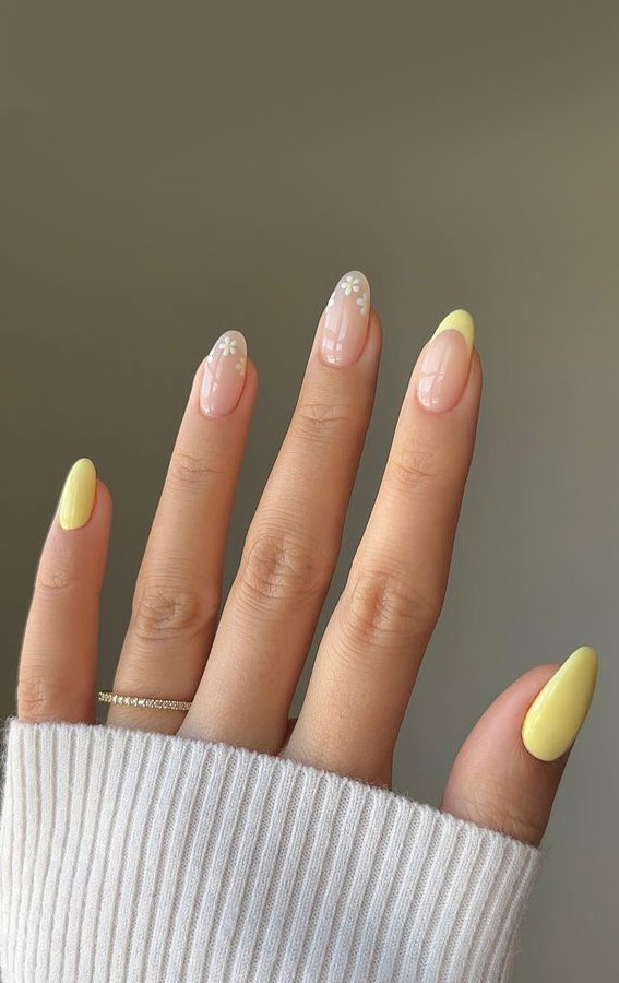 35 Aesthetic Retro Nail Designs For A Spring Mani : Pastel Yellow Flower + French