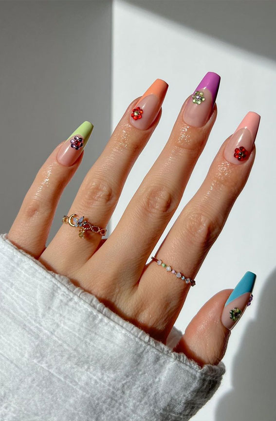 35 Aesthetic Retro Nail Designs For A Spring Mani : Bejeweled Nails