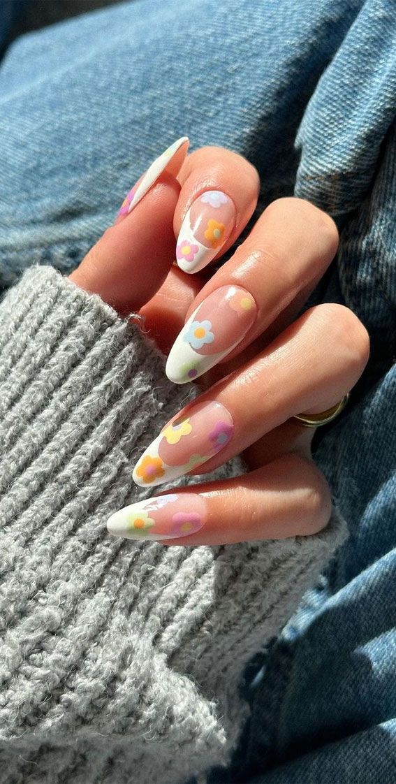 35 Aesthetic Retro Nail Designs For A Spring Mani : Flower White Tips