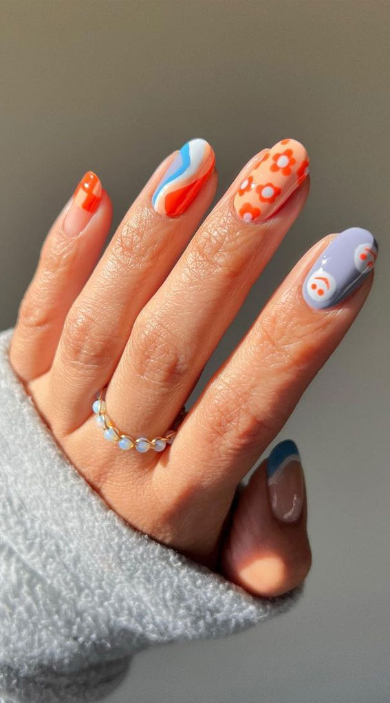 35 Aesthetic Retro Nail Designs For A Spring Mani : Blue and Orange Aesthetic Nails