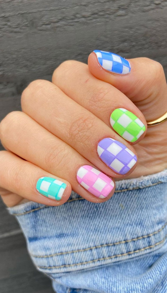 35 Aesthetic Retro Nail Designs For A Spring Mani : Spring Checkerboard Nails