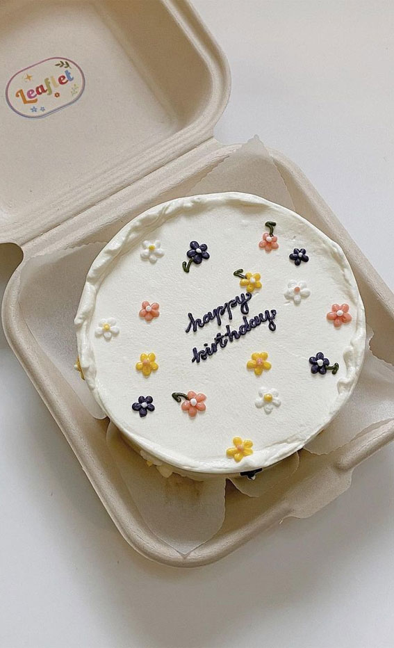 50+Cute Minimalist Buttercream Cakes : Floral White Cake