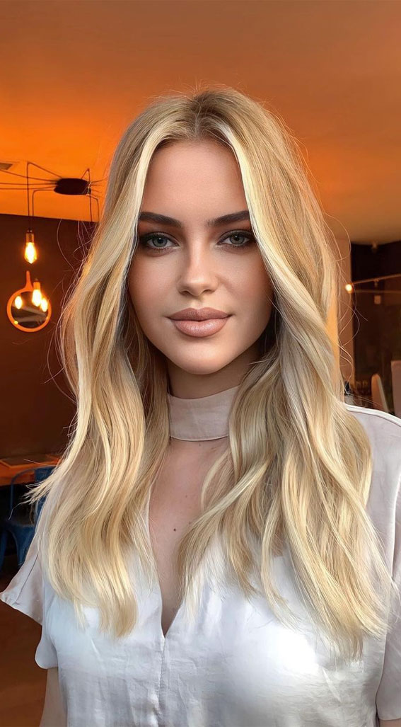 35 Cute Summer Hair Colours & Hairstyles : Buttery Blonde with Platinum Face Lights