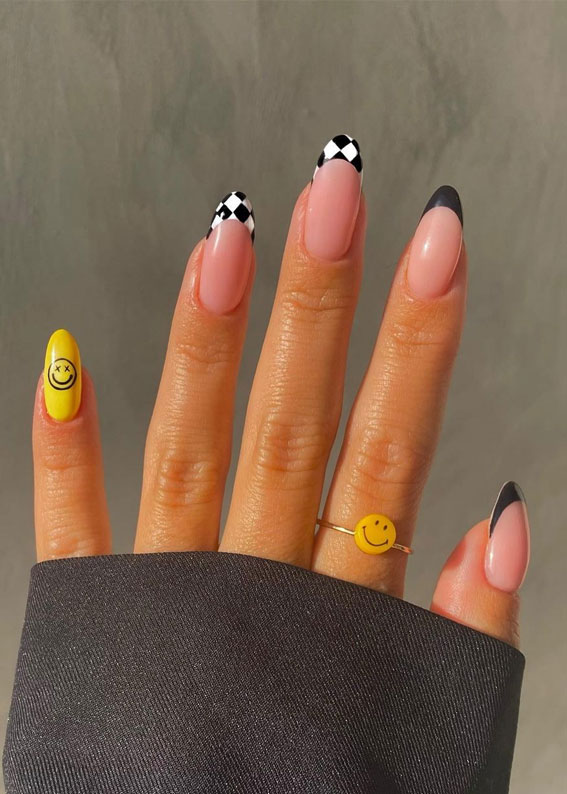 50+ Cute Summer Nail Designs : Smiley Face + Checkered Board Tips
