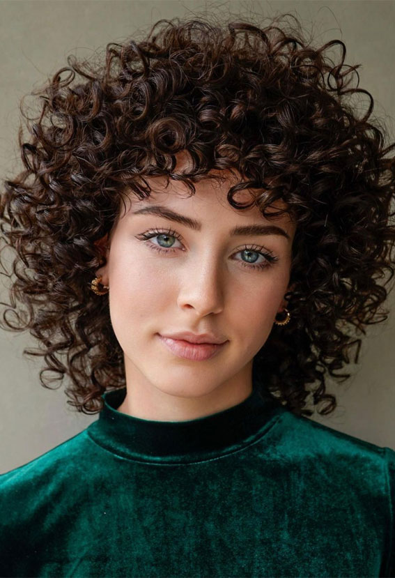 The Best Hairstyles for Medium Length Curly Hair - The Skincare Edit