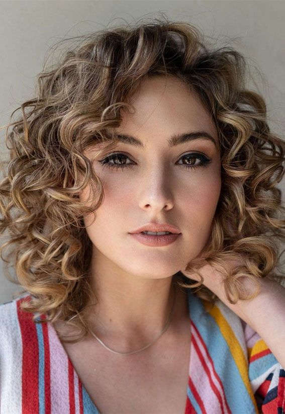 50+ Beautiful Curly Hairstyles & Curly Hair Ideas for 2024