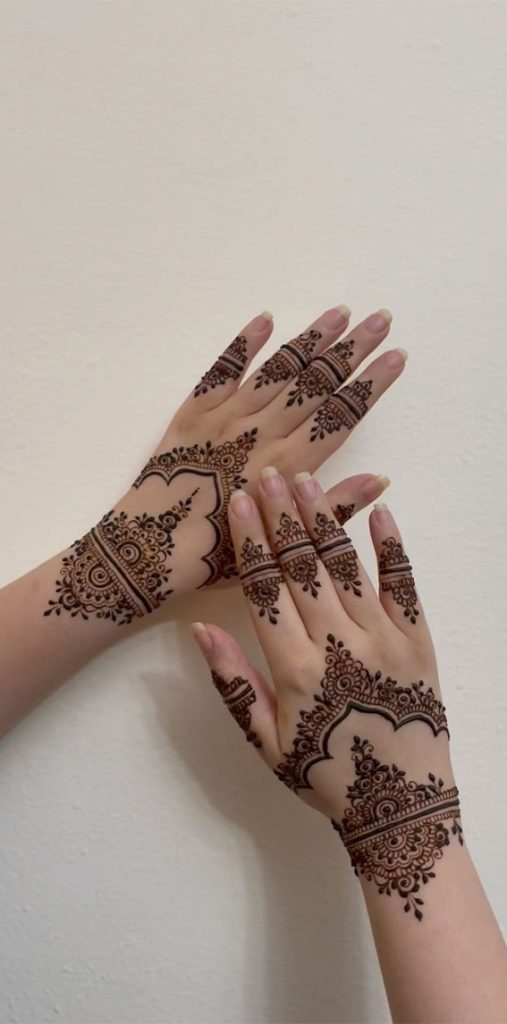 35 Beautiful Henna Design Ideas : Simple Mehndi Design