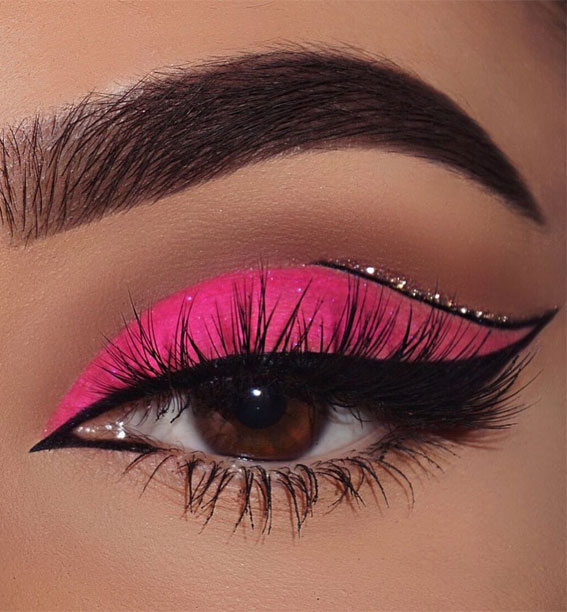 Bold and Bright Summer Makeup Vibrant & Daring : Bright Pink + Black Graphic Liners