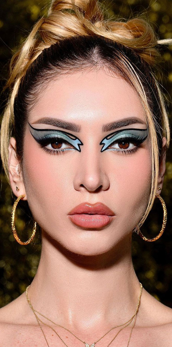 Bold and Bright Summer Makeup Vibrant & Daring : Blue Grey & Black Graphic Lines