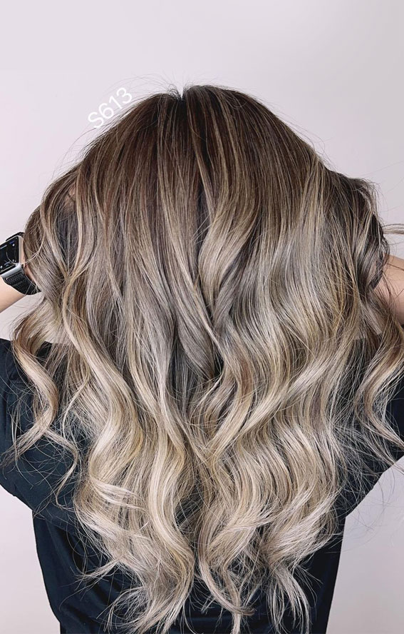 Refreshing Hair Color Ideas for the Sunny Season : Smokey Sand Blonde