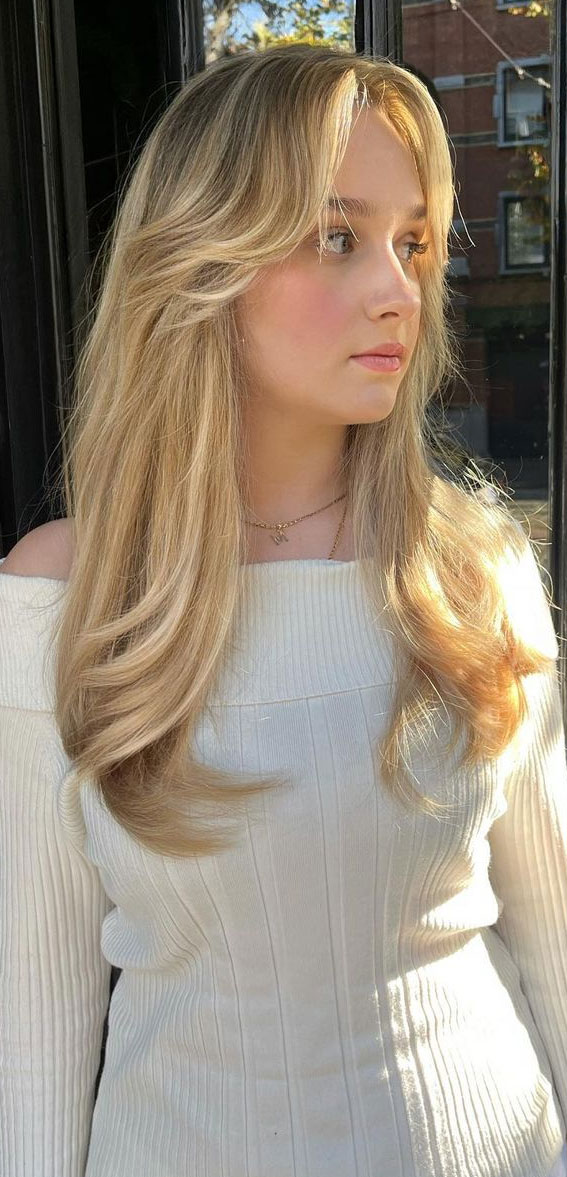 Refreshing Hair Color Ideas for the Sunny Season : Dreamy Blonde with Curtain Bangs