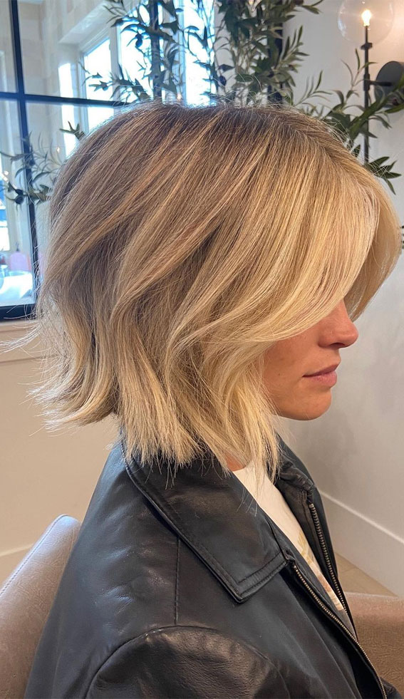 Refreshing Hair Color Ideas for the Sunny Season : Dirty Blonde Short Bob with Flip Ends