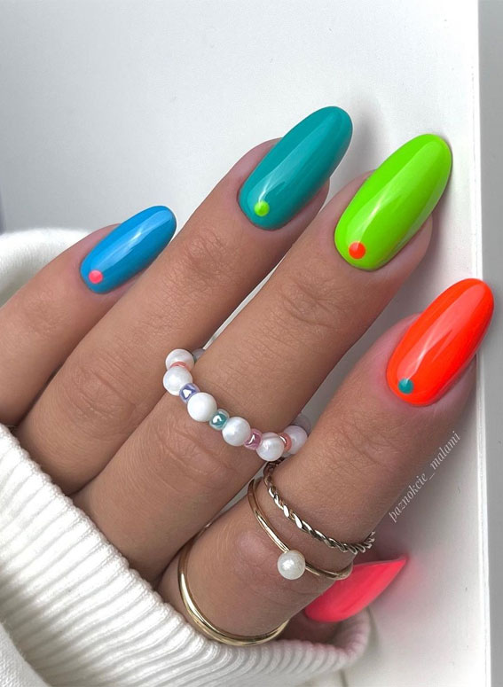 Dive into Summer with Vibrant Nail Art Designs : Bold & Simple Oval Nails