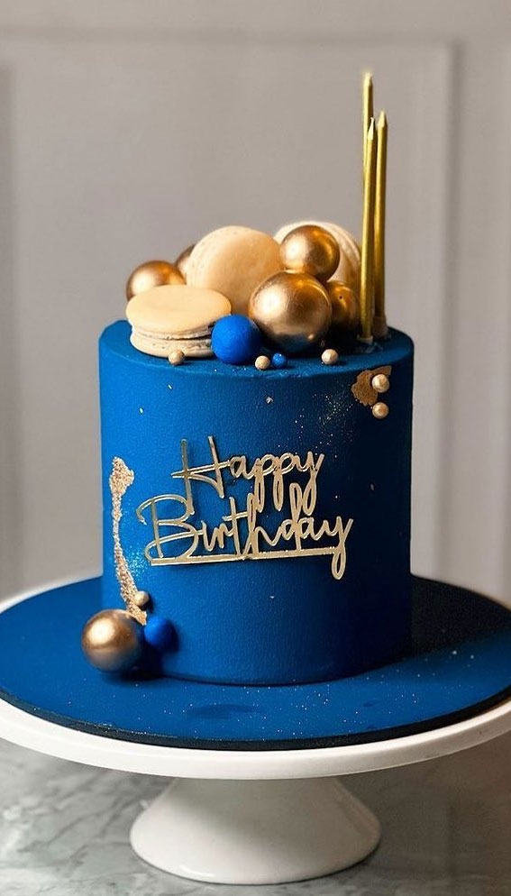50 Birthday Cake Ideas to Mark Another Year of Joy : Dark Blue Velvet Spray Cake