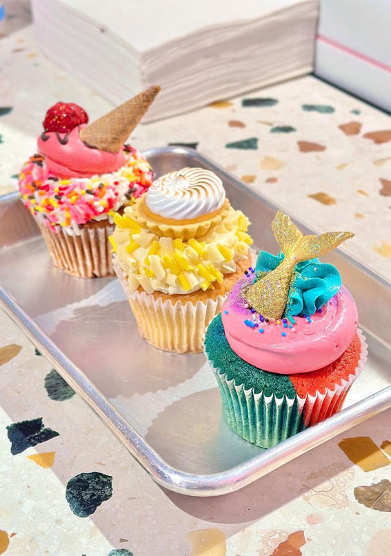 42 Heavenly Delights A Collection of Gourmet Cupcakes : Ice Creme Cone, Meringue Pie & Mermaid Cupcakes