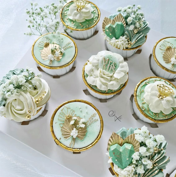 42 Heavenly Delights A Collection of Gourmet Cupcakes : Mint Green & White Wedding Cupcakes