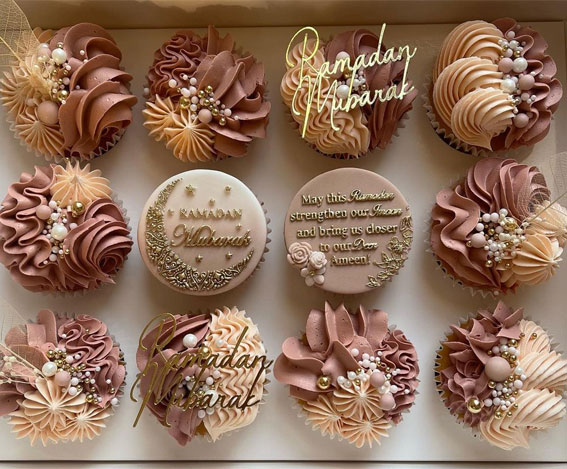 42 Heavenly Delights A Collection of Gourmet Cupcakes : Dusky and Blush Ramadan Cupcakes