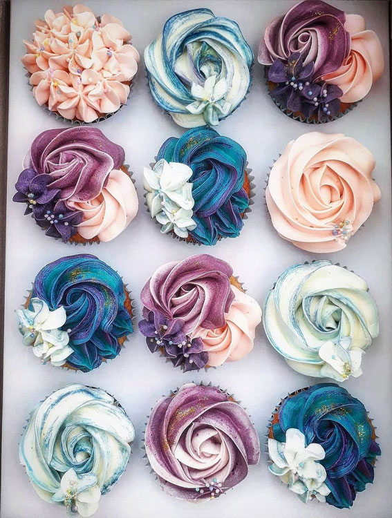 42 Heavenly Delights A Collection of Gourmet Cupcakes : Blue, Pink & Purple Cupcakes