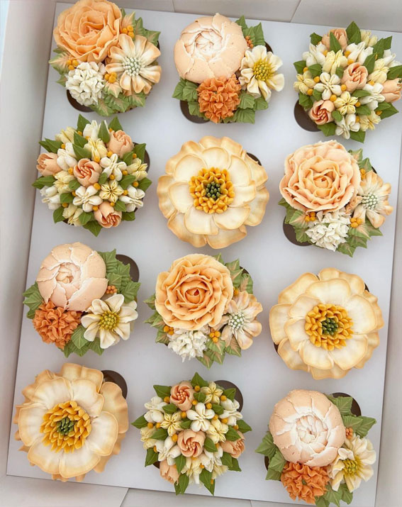 42 Heavenly Delights A Collection of Gourmet Cupcakes : Peachy Toned Floral Cupcakes