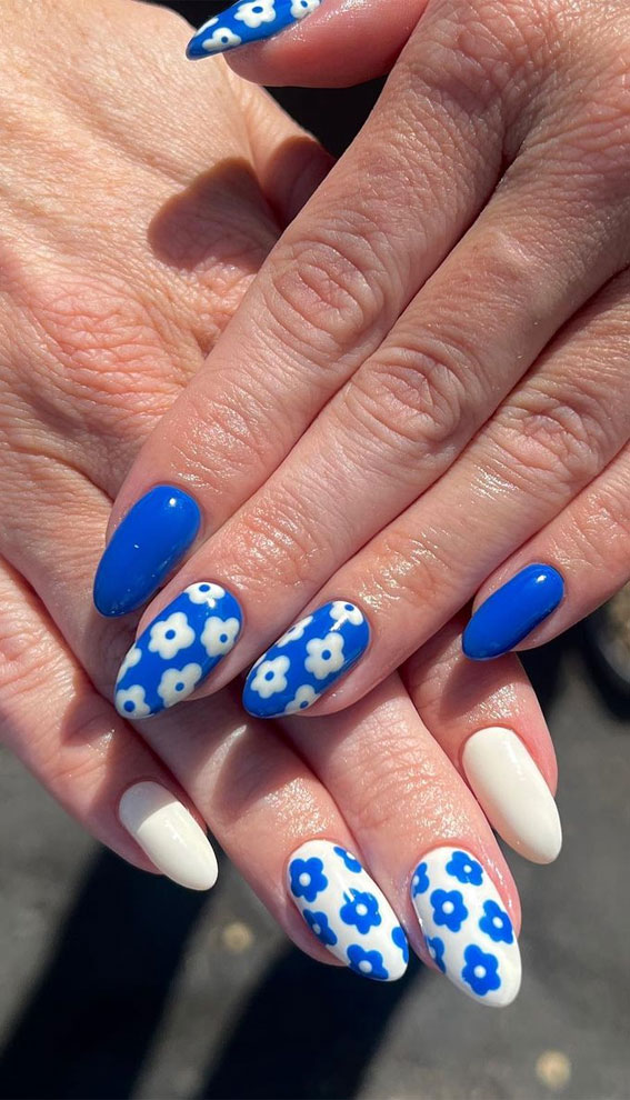 Bloom into Summer with Gorgeous Floral Nail Designs : Blue & White Flower Wallpaper Nails