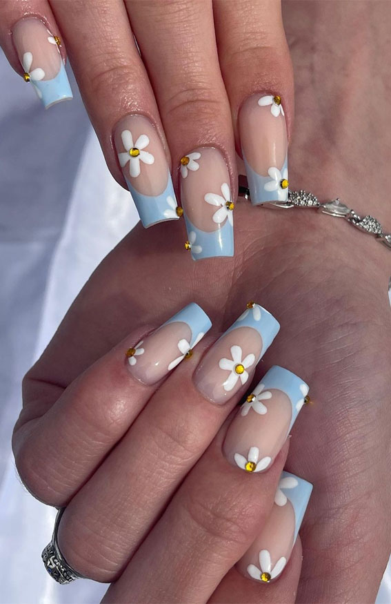 Bloom into Summer with Gorgeous Floral Nail Designs : Blue French Tips & Daisy Accented Nails