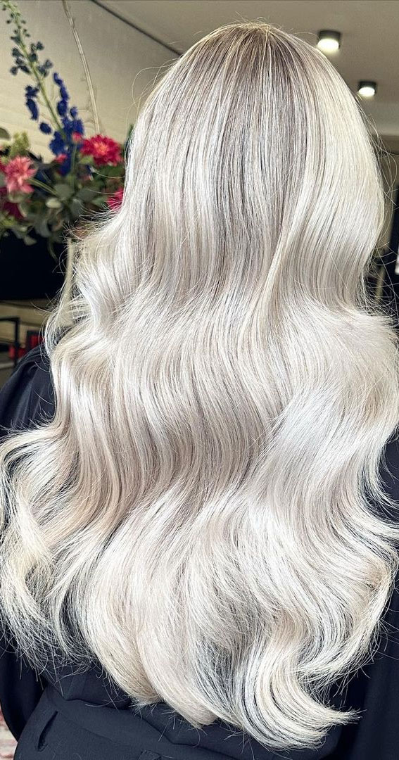 50 Inspiring Hair Colour Ideas for All Ages : Blonde with Subtle Grey Blending