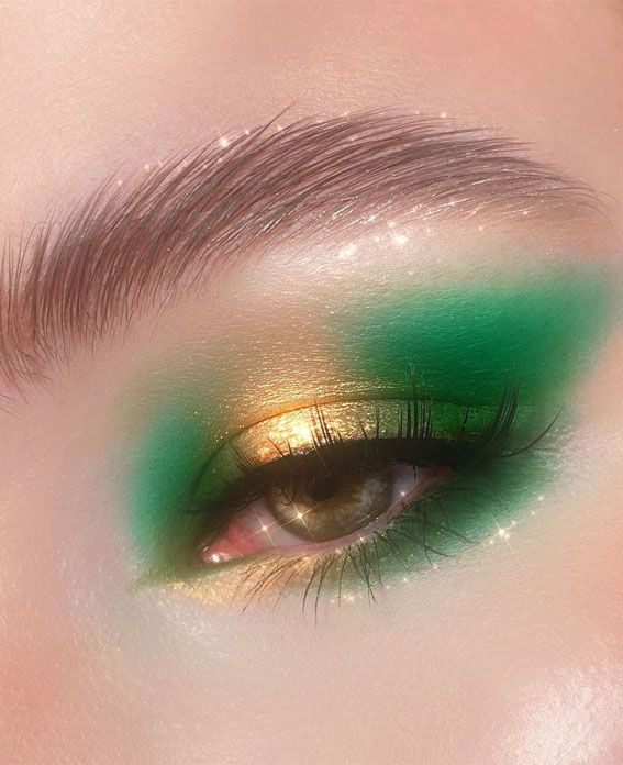 25 Exotic Makeup Looks for a Summer Escape : Green & Gold Glam Look