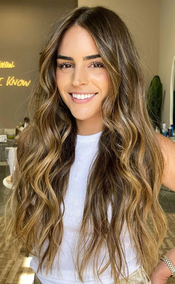 40 Subtle Hair Colour Ideas for a Sun-Kissed Glow : Honey Balayage Beachy and Effortless Vibe