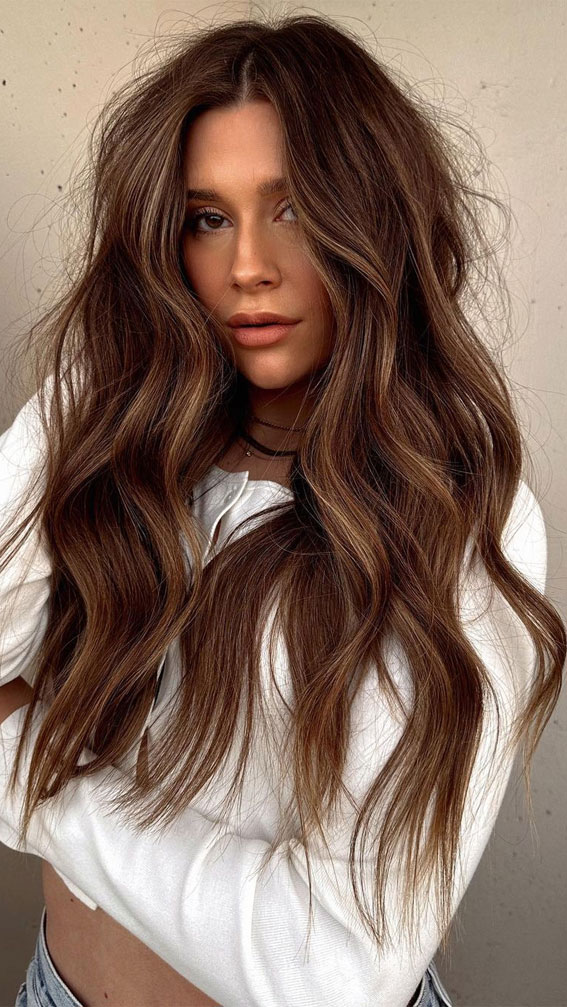 40 Subtle Hair Colour Ideas for a Sun-Kissed Glow : Beachy Hazelnut Brunette