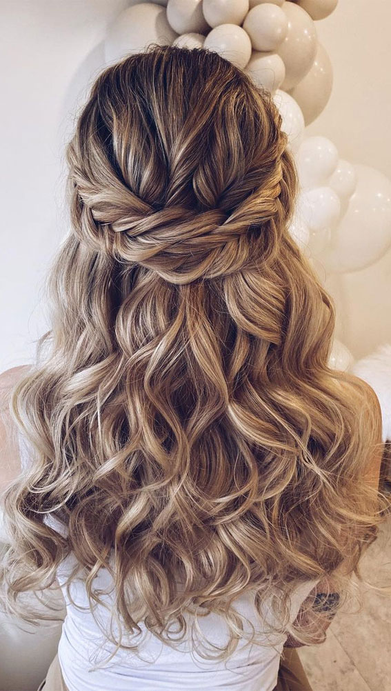 27 Effortlessly Beautiful Hairstyles For A Bohemian Wedding : Fishtail Braided Half Up & Soft Waves