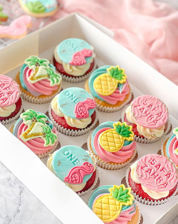40 Irresistible Cupcake Ideas : Tropical Theme Cupcakes