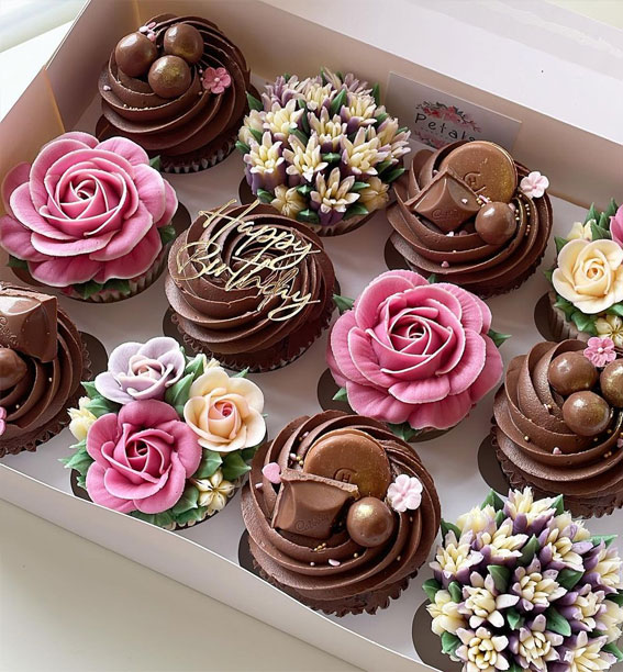 40 Irresistible Cupcake Ideas : Half Floral + Half chocolate