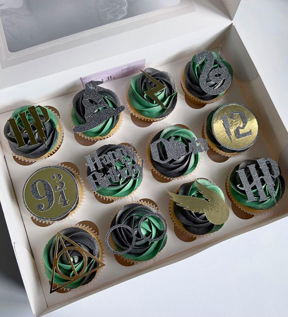 40 Irresistible Cupcake Ideas : Slytherin Cupcakes