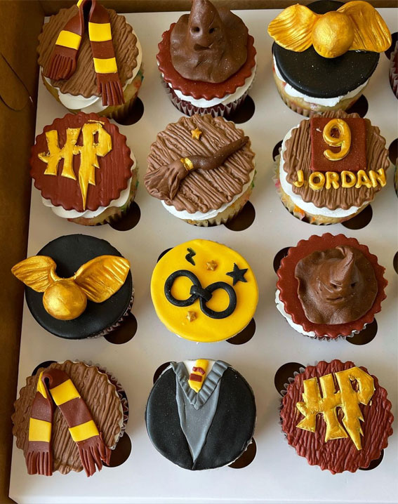 40 Irresistible Cupcake Ideas : Red Velvet Harry Potter Cupcakes