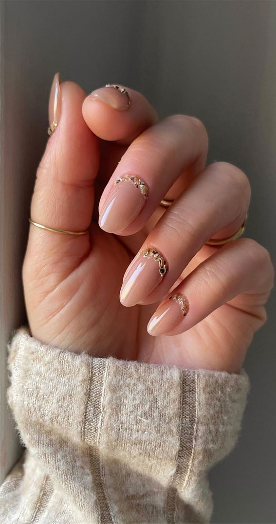 Textured Cuff Subtle Nails, Reverse French Tip Nails, Autumn Nails, fall nails, autumn nail designs, Subtle Nails, Glam Nail Art, Autumn Nail Trends, Autumn French Manicure