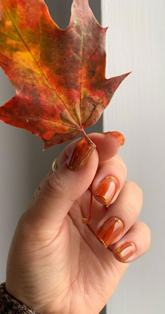 27 Glamorous, Soft, and Subtle Autumn Nail Designs : Autumn-Toned Nails with Gold Accents