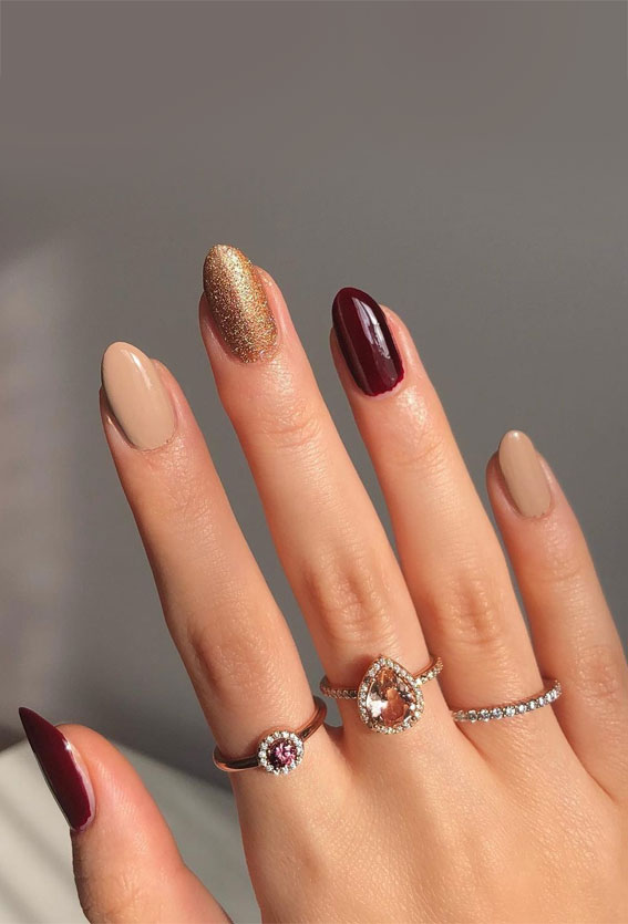 27 Glamorous, Soft, and Subtle Autumn Nail Designs : Glitter + Autumn-Toned Nails