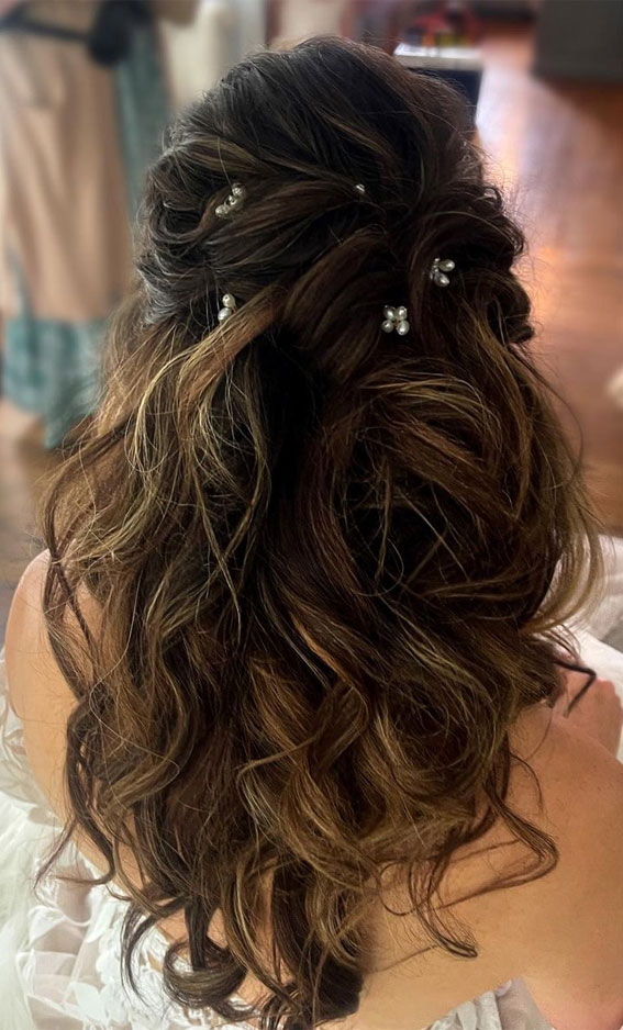 Half-Up, Half-Down Wedding Hairstyles that’re Chic and Versatile : Brunette Textured Half Up