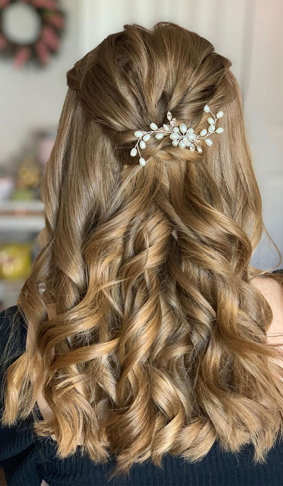 38 Simple & Cute Wedding Guest Hairstyle Ideas