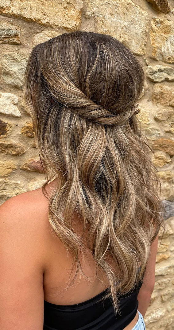 Half-Up, Half-Down Wedding Hairstyles that’re Chic and Versatile : Beachy loose waves