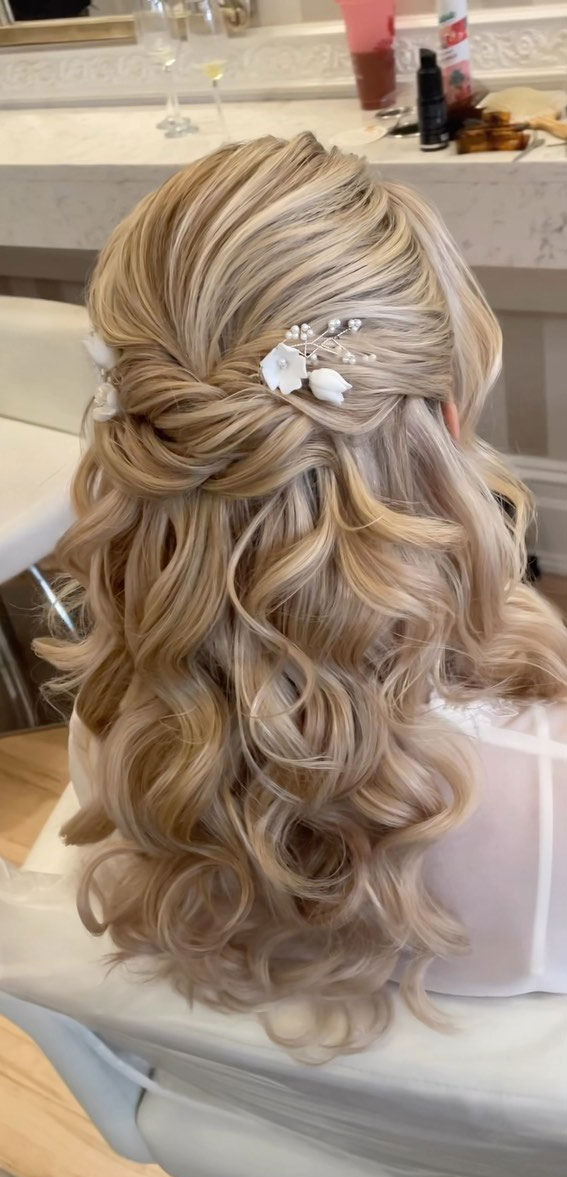 Half-Up, Half-Down Wedding Hairstyles that’re Chic and Versatile : Relaxed Soft Wave Blonde Half Up