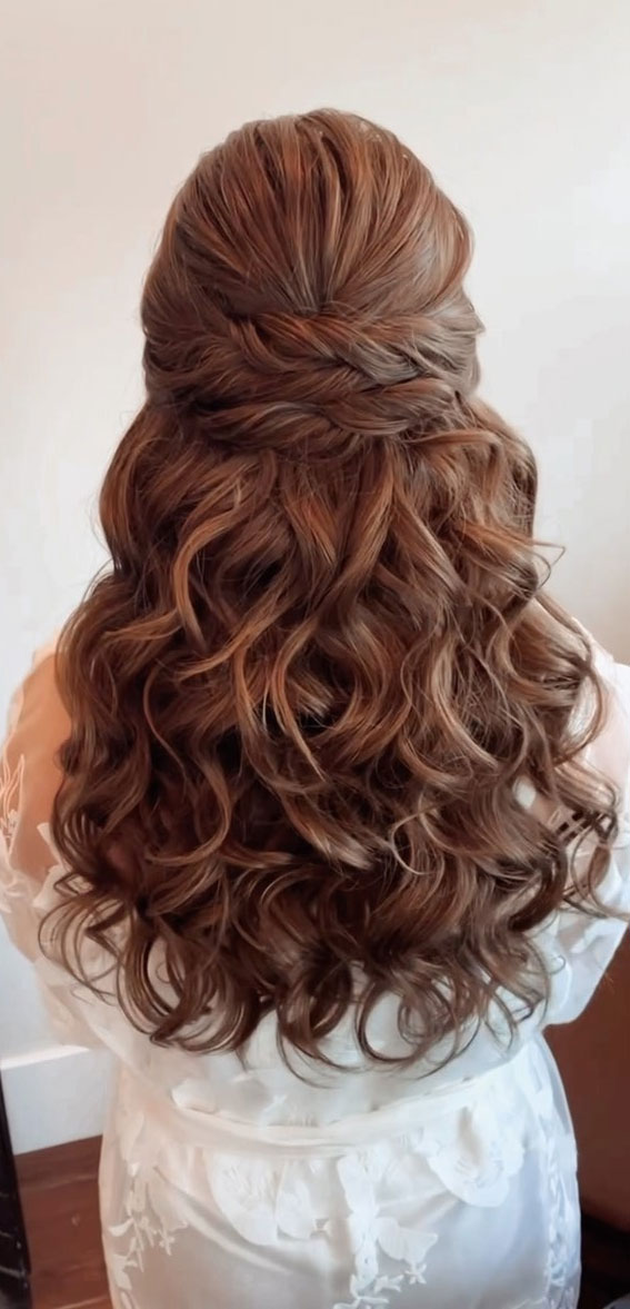 Half-Up, Half-Down Wedding Hairstyles that’re Chic and Versatile : Timeless Half Up