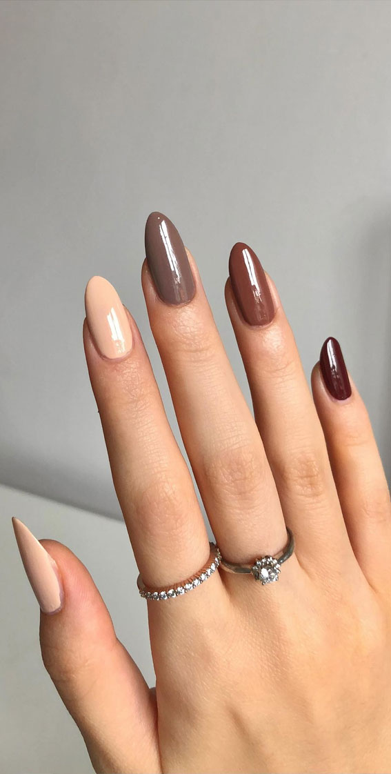 27 Glamorous, Soft, and Subtle Autumn Nail Designs : Gradient Chocolate Brown Nails