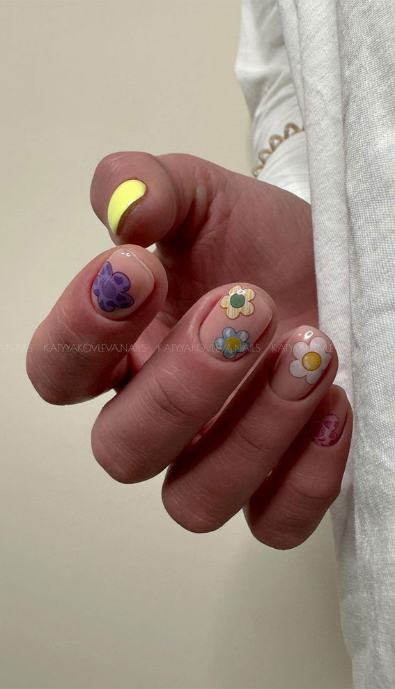 50 Pick and Mix Nail Designs for an Unboring Look : Mix n Match Flower Nails
