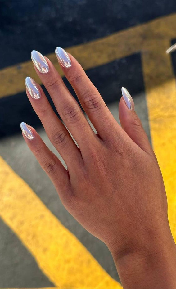 40 Expressive Fall Nail Art Designs to Flaunt : Chrome Oval-Shaped Nails