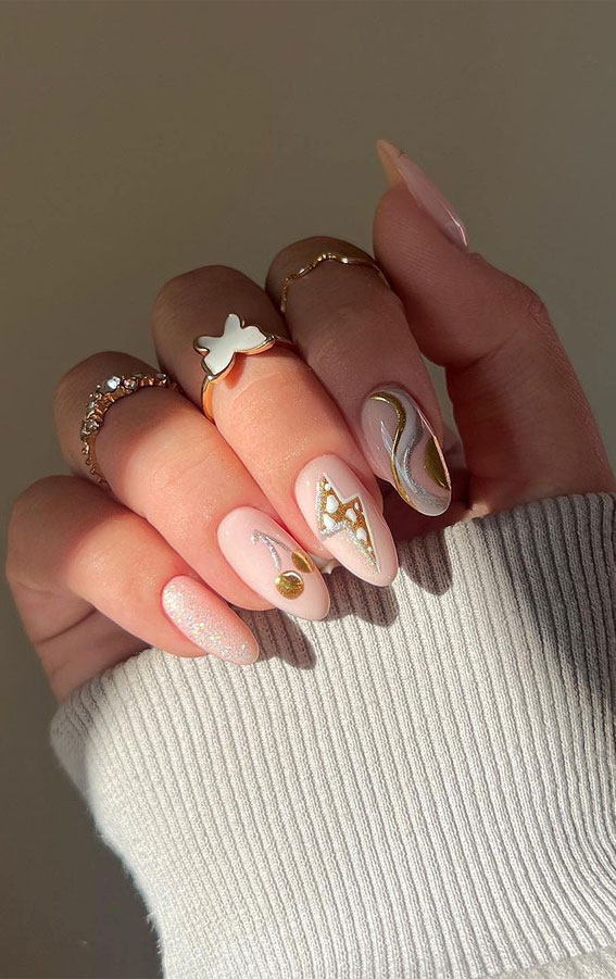 40 Expressive Fall Nail Art Designs to Flaunt : Gold & White Pick n Mix Nails