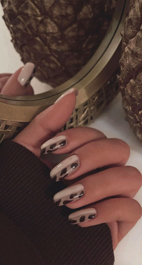40 Expressive Fall Nail Art Designs to Flaunt : Half Cheetah Half White Nails