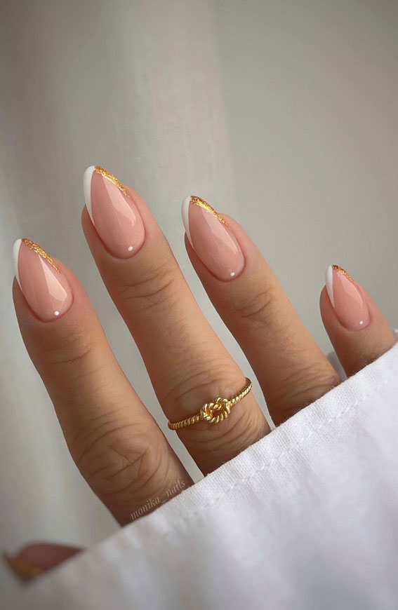 40 Expressive Fall Nail Art Designs to Flaunt : Gold & White V-French Tip Nails
