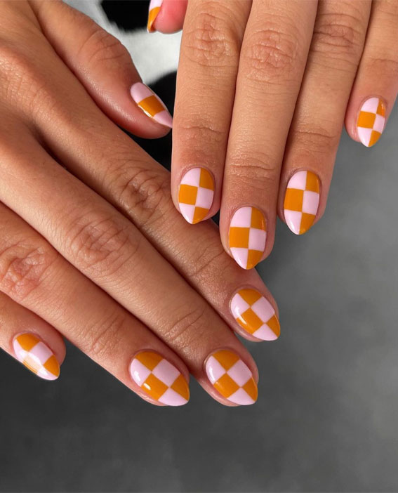 Chic Short Nail Art Designs for Maximum Style : Brown Checkerboard Nails