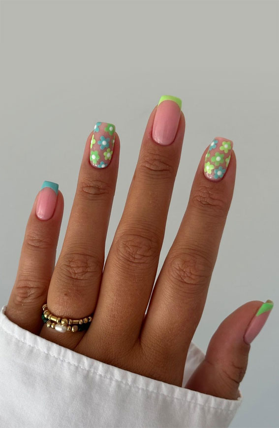 Chic Short Nail Art Designs for Maximum Style : Blue and Green Nails with Floral Accents